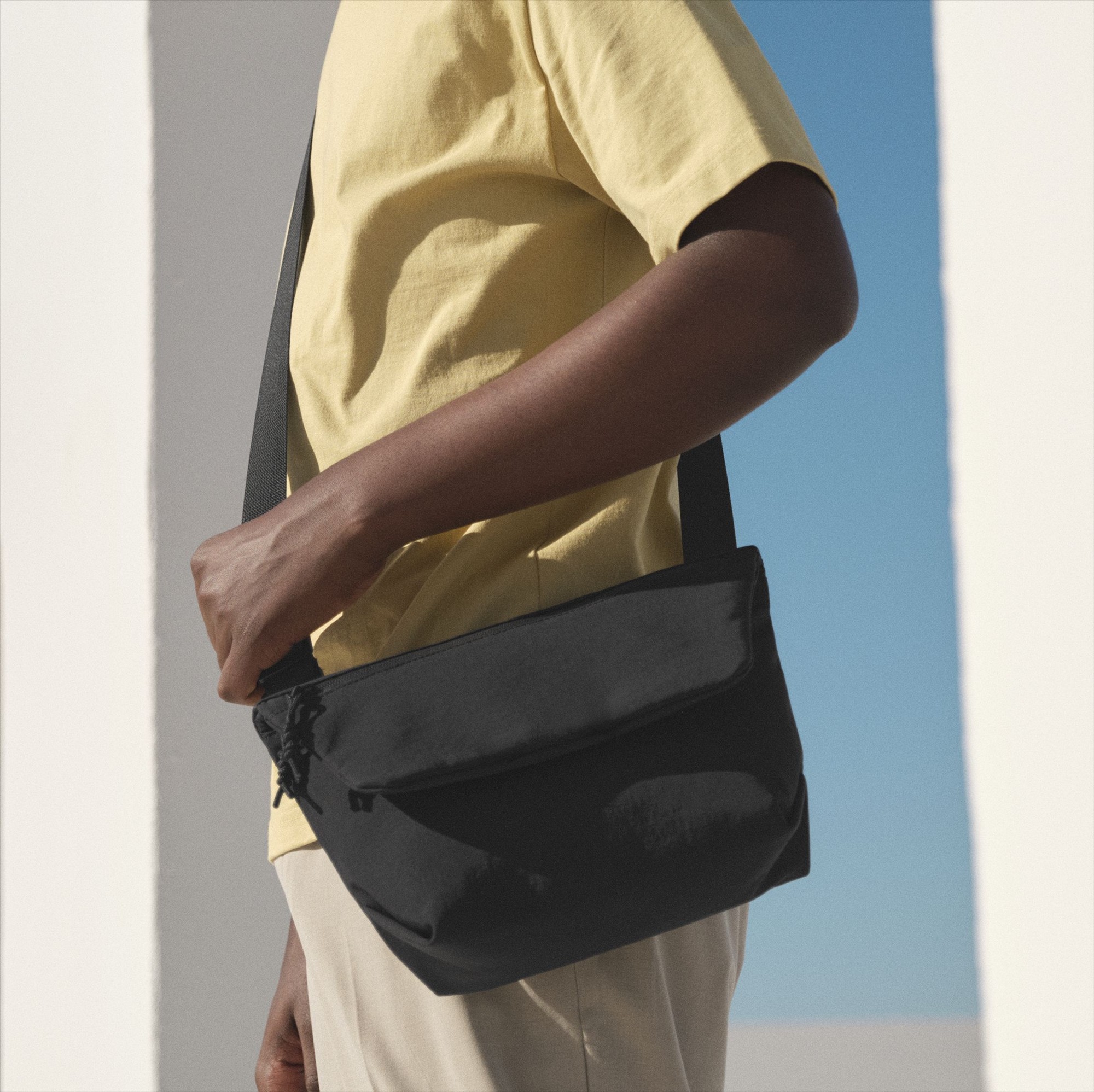 BAG BASE MINIMAL LIFESTYLE MINI MESSENGER bedrukken met eigen logo