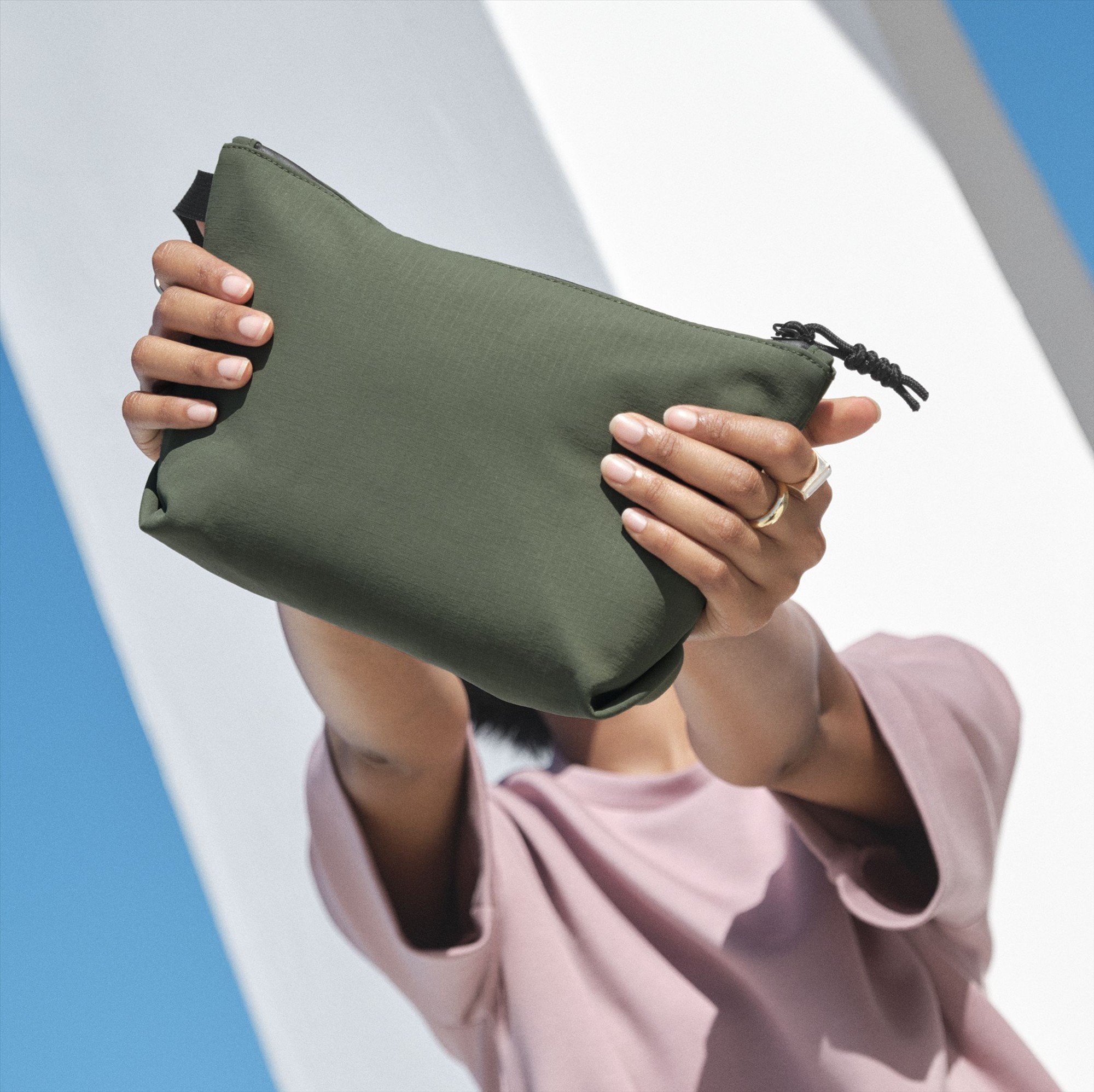 BAG BASE MINIMAL LIFESTYLE POUCH bedrukken met eigen logo