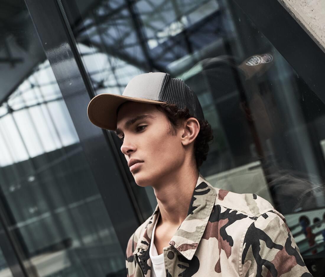 FLEXFIT 110® TRUCKER bedrukken met eigen logo