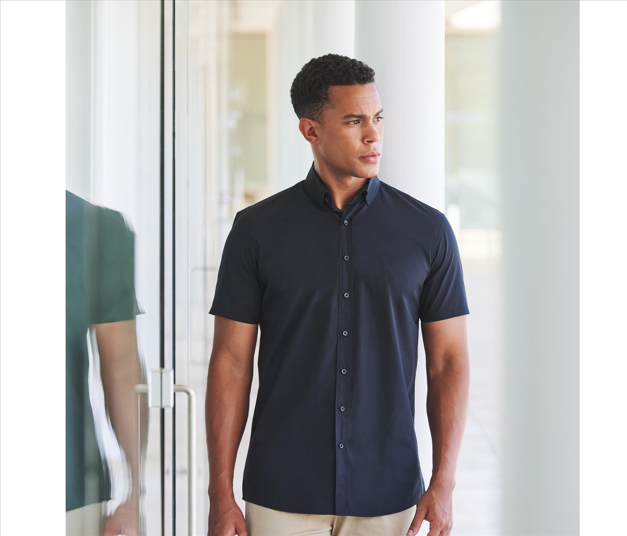 HENBURY MEN'S SHORT SLEEVED 'COTTON FEEL' COOLPLUS® SHIRT bedrukken met eigen logo