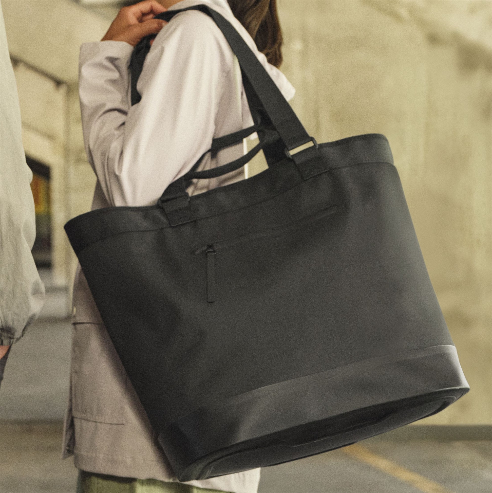 QUADRA WATERPROOF 35 LITRE TOTE BAG bedrukken met eigen logo