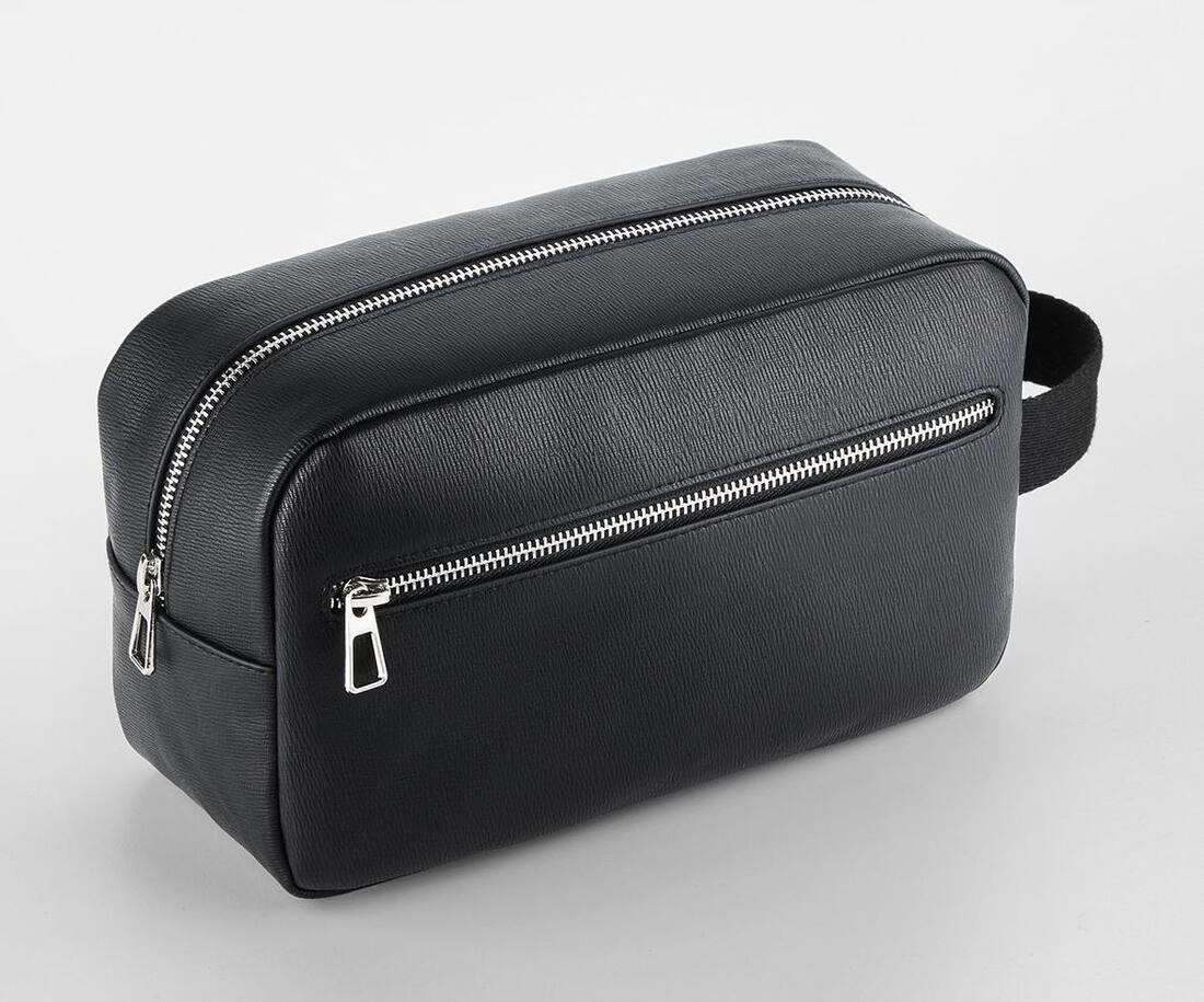 QUADRA TAILORED LUXE PU WASH BAG bedrukken met eigen logo